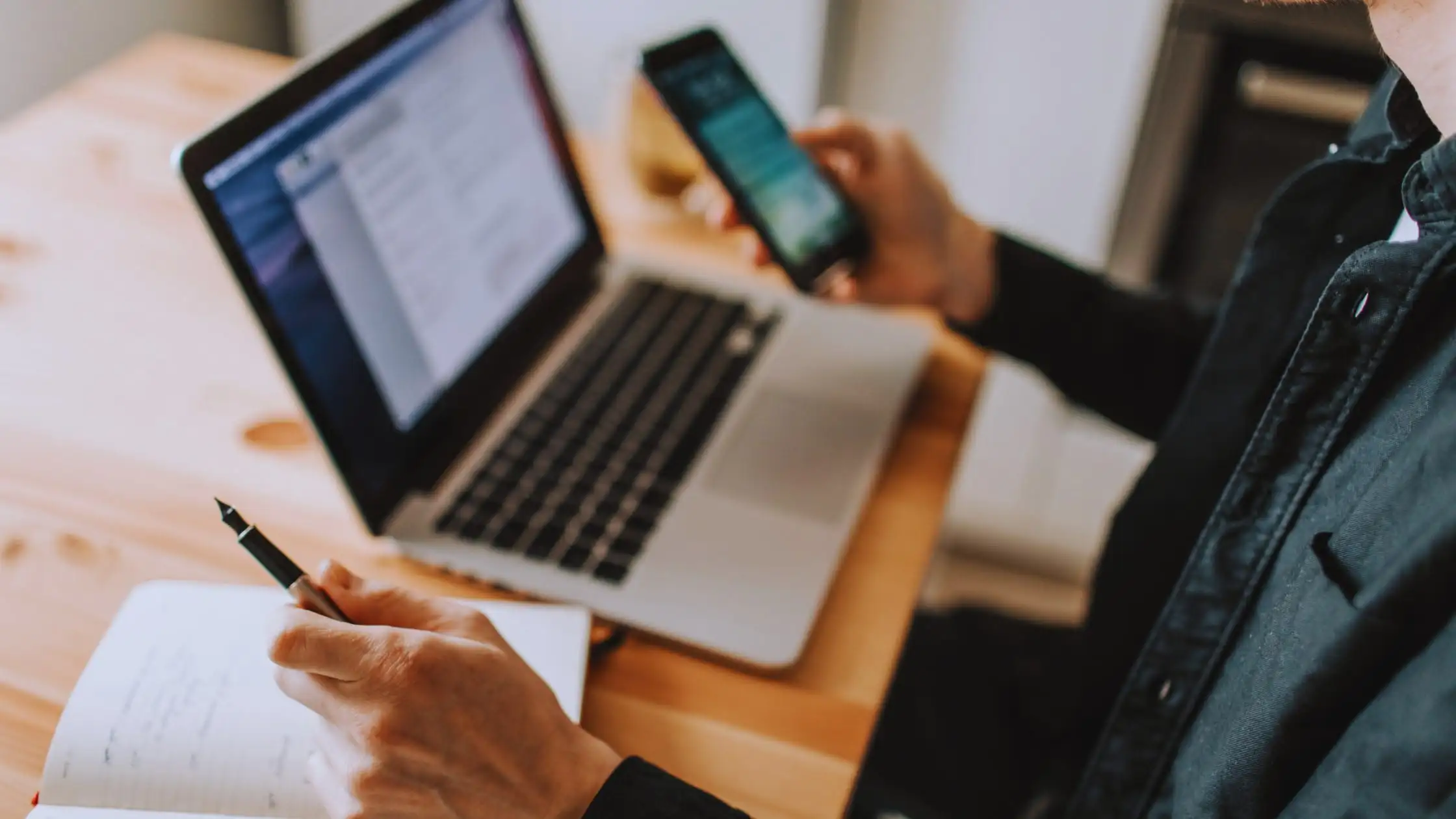 Using Budget Checklists to Stay Consistent and Organized